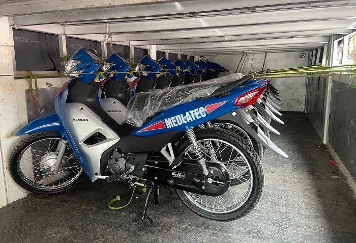 Vận chuyển mô tô bằng xe chuyên dụng