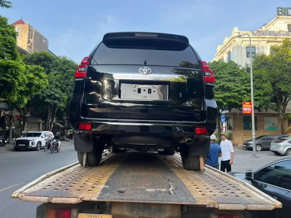Vận chuyển ô tô đi sửa chữa